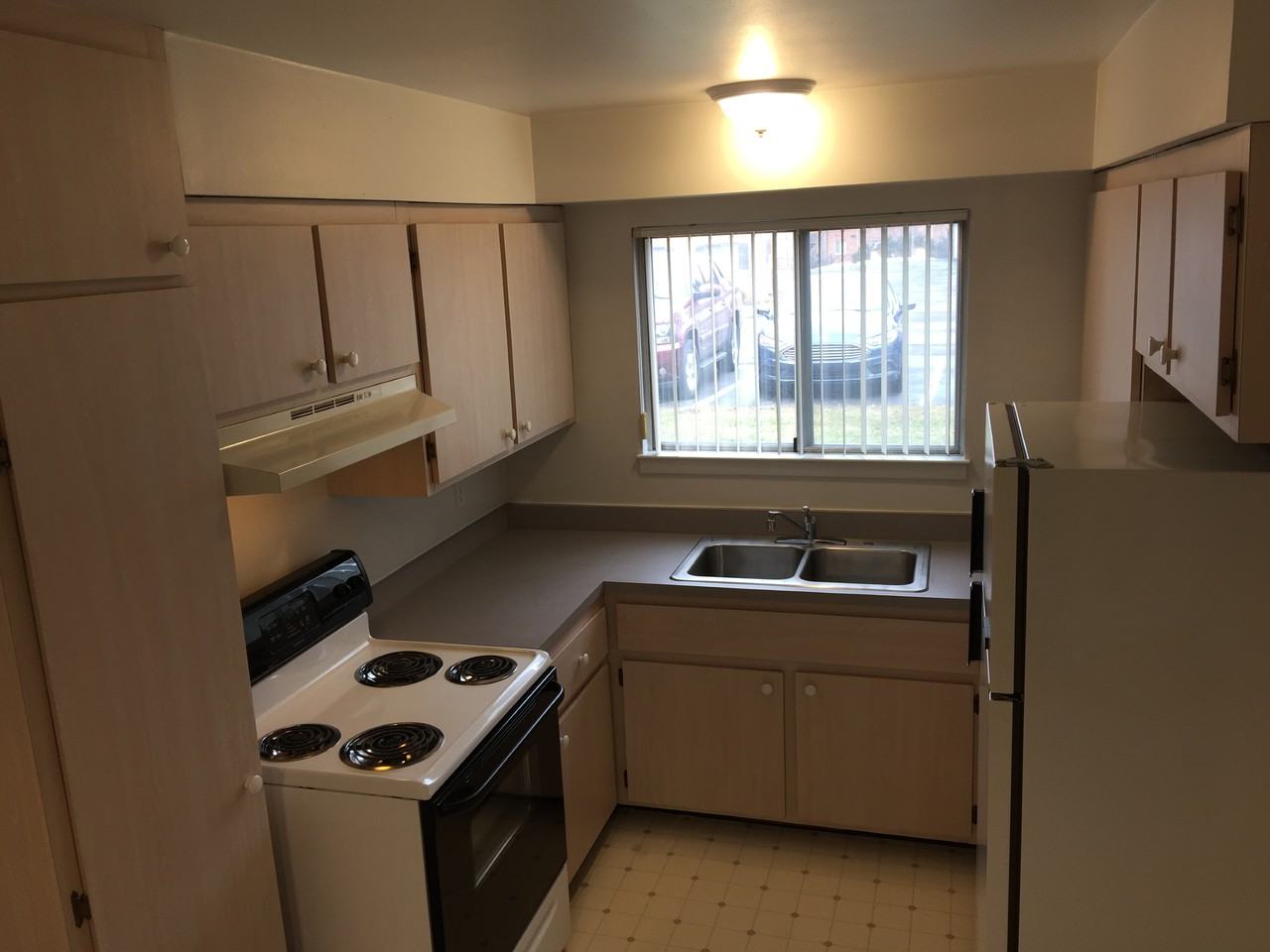 421 Parkdale Ave #D - Photo 7 of 14