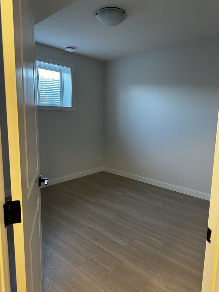839 Alpine Dr Sw - Photo 3 of 11