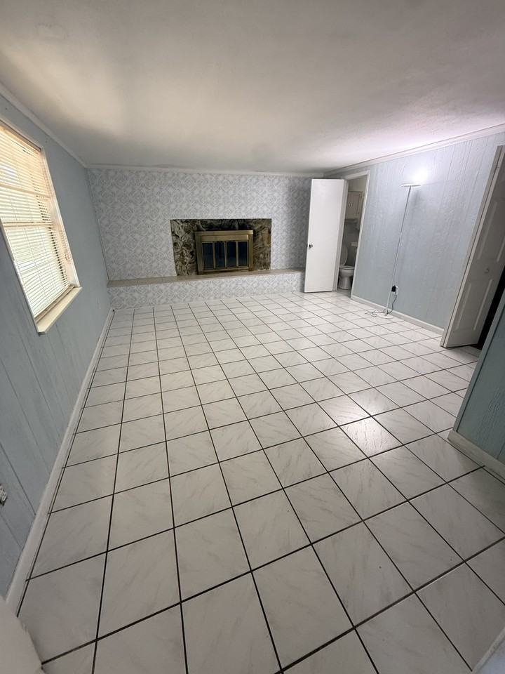 1715 Eaton Dr Ne #NA - Photo 2 of 15