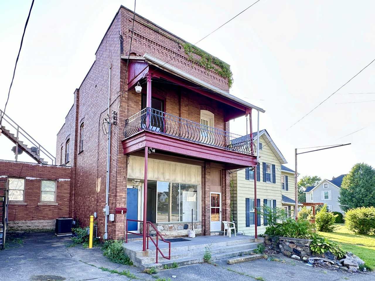 1326 E Washington St #NA - Photo 2 of 26