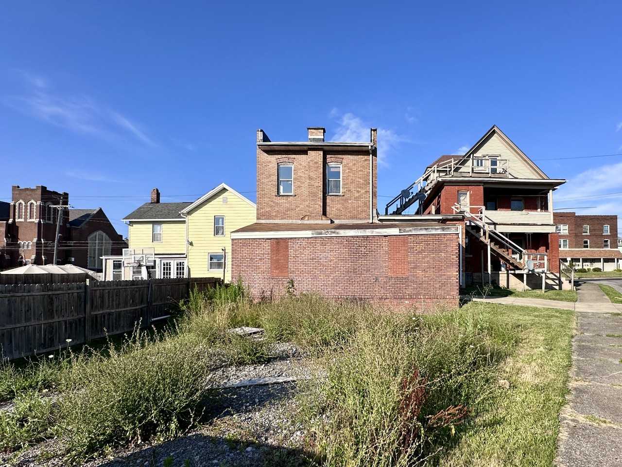 1326 E Washington St #NA - Photo 6 of 26