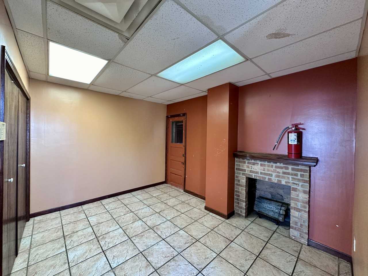 1326 E Washington St #NA - Photo 7 of 26