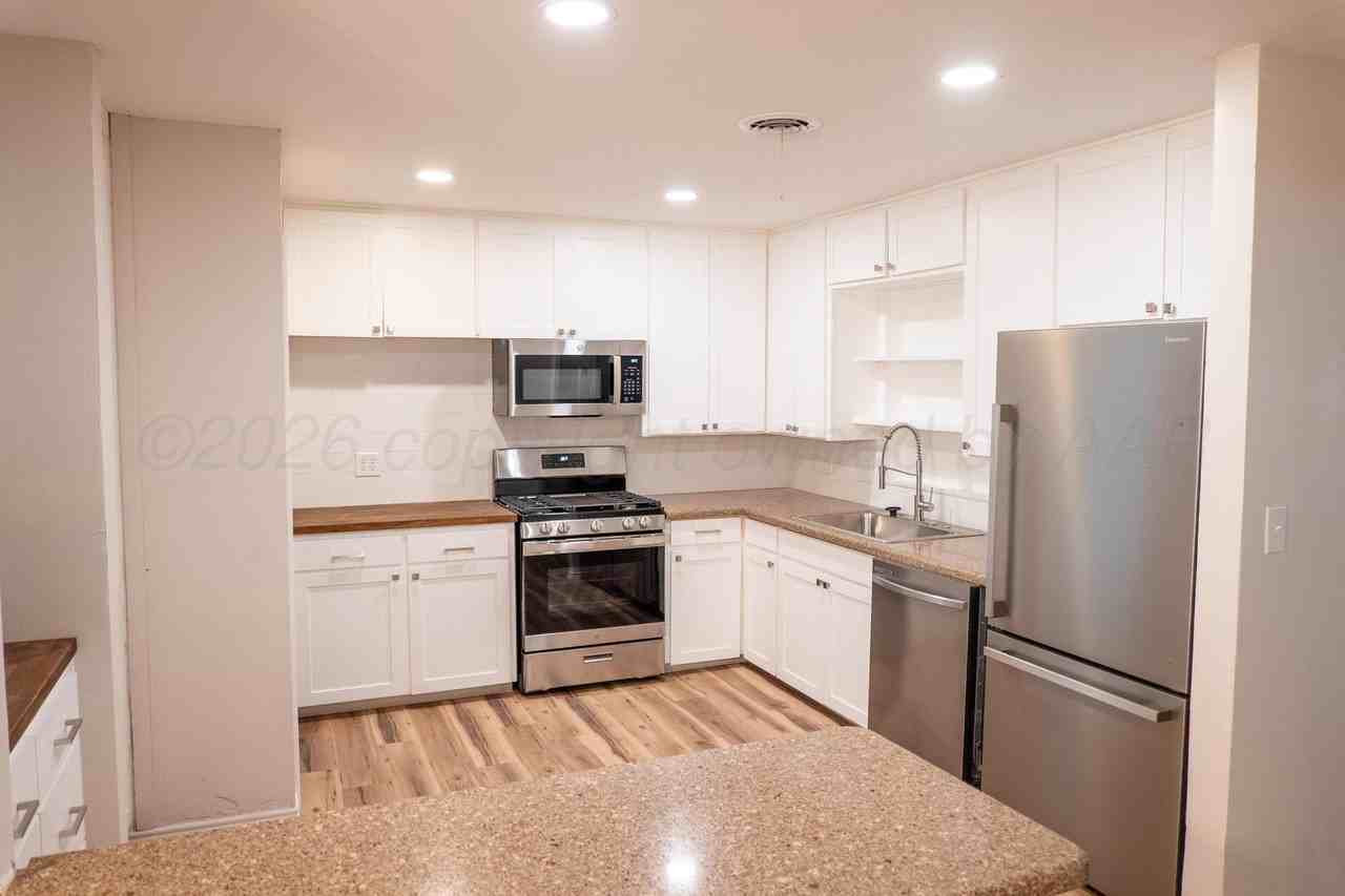 1908 Rogers St - Photo 5 of 12