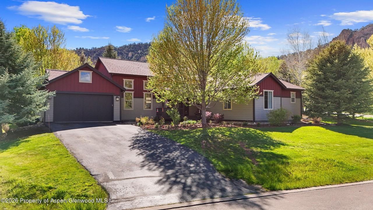 302 Silver Mountain Dr - Photo 2 of 42