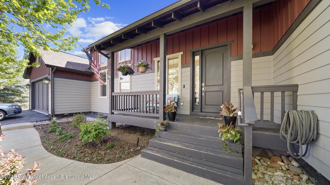 302 Silver Mountain Dr - Photo 3 of 42