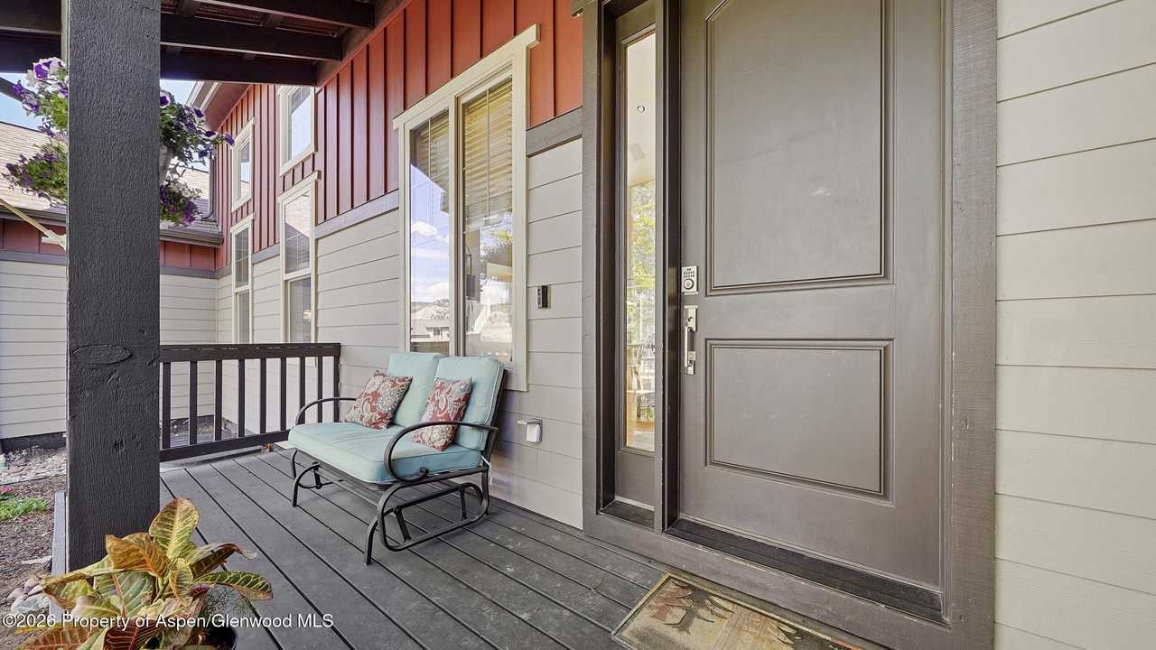 302 Silver Mountain Dr - Photo 4 of 42