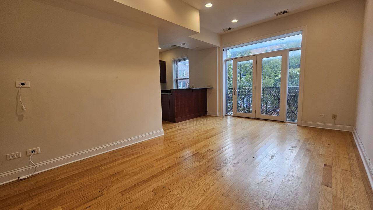 3337 N Halsted St #2 - Photo 2 of 14