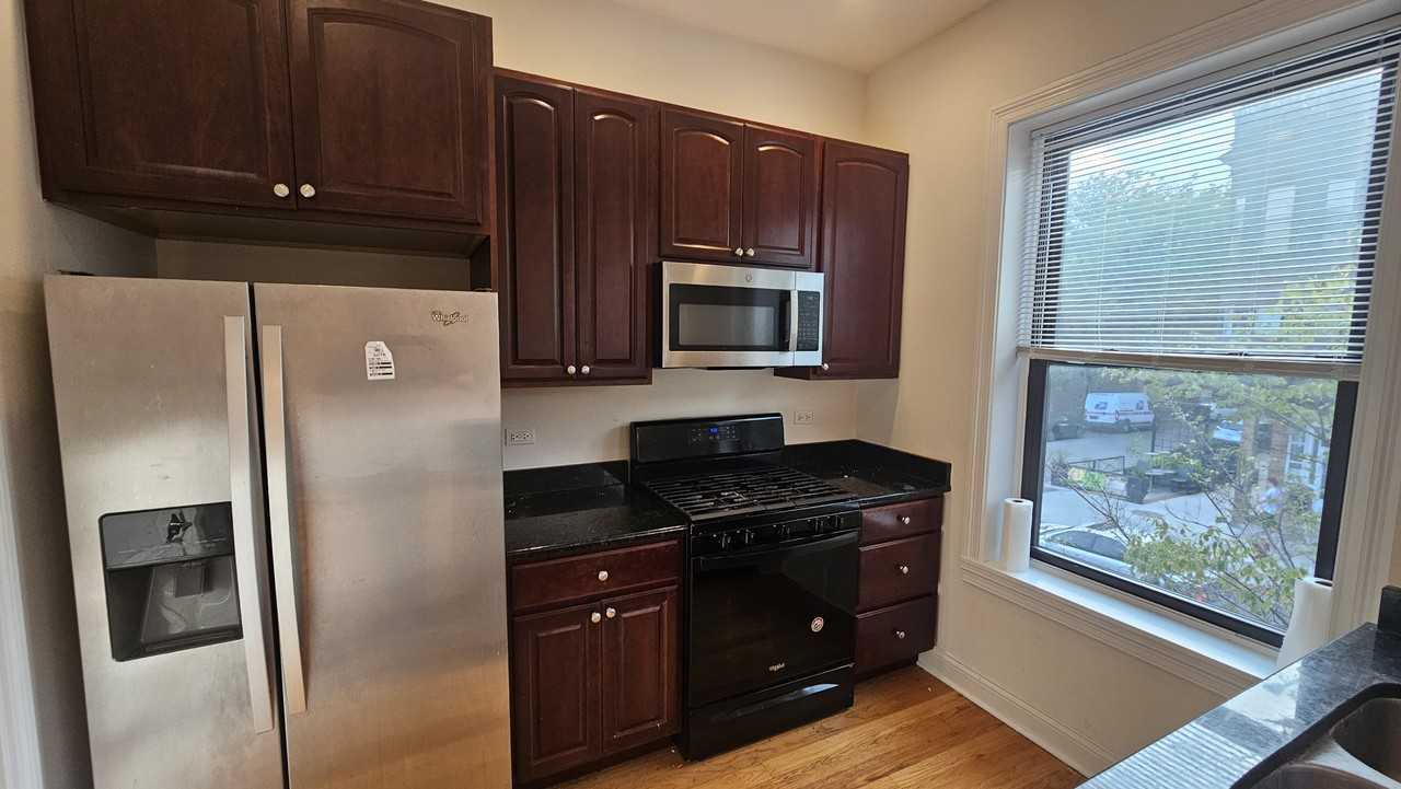 3337 N Halsted St #2 - Photo 4 of 14
