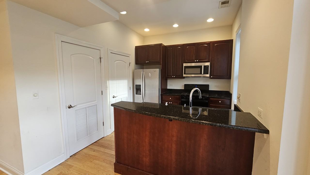 3337 N Halsted St #2 - Photo 5 of 14