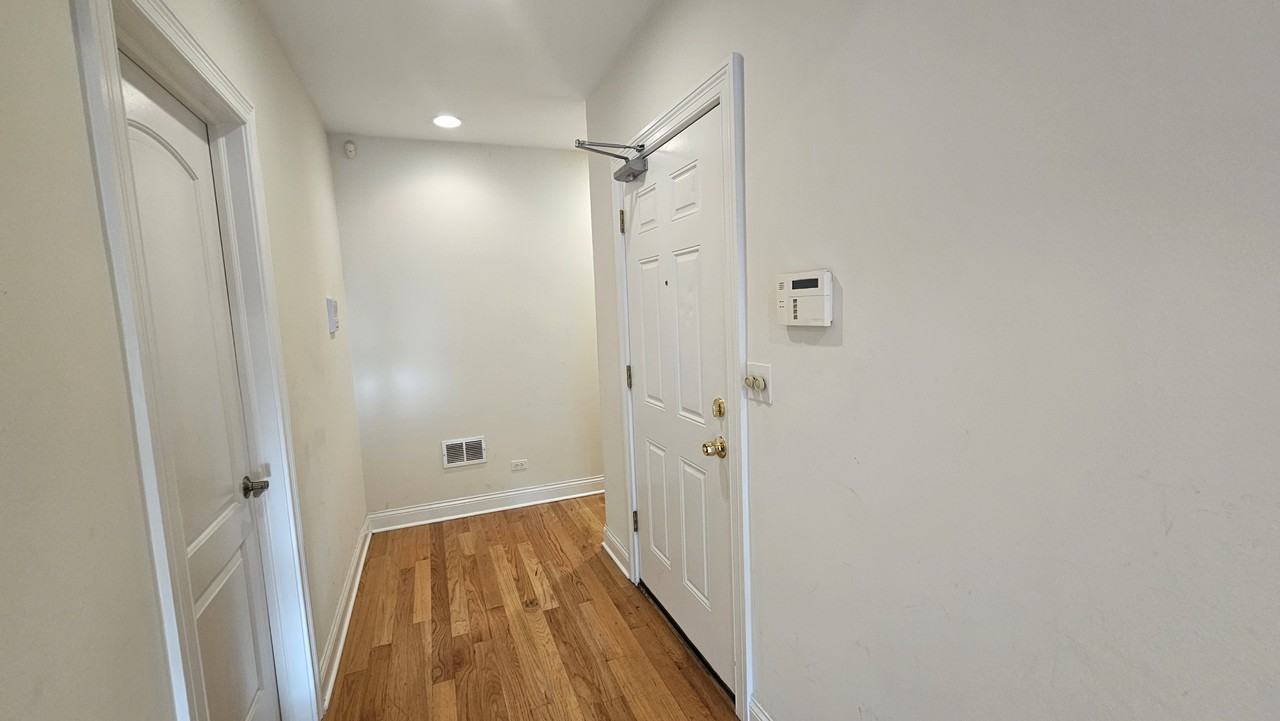 3337 N Halsted St #2 - Photo 7 of 14