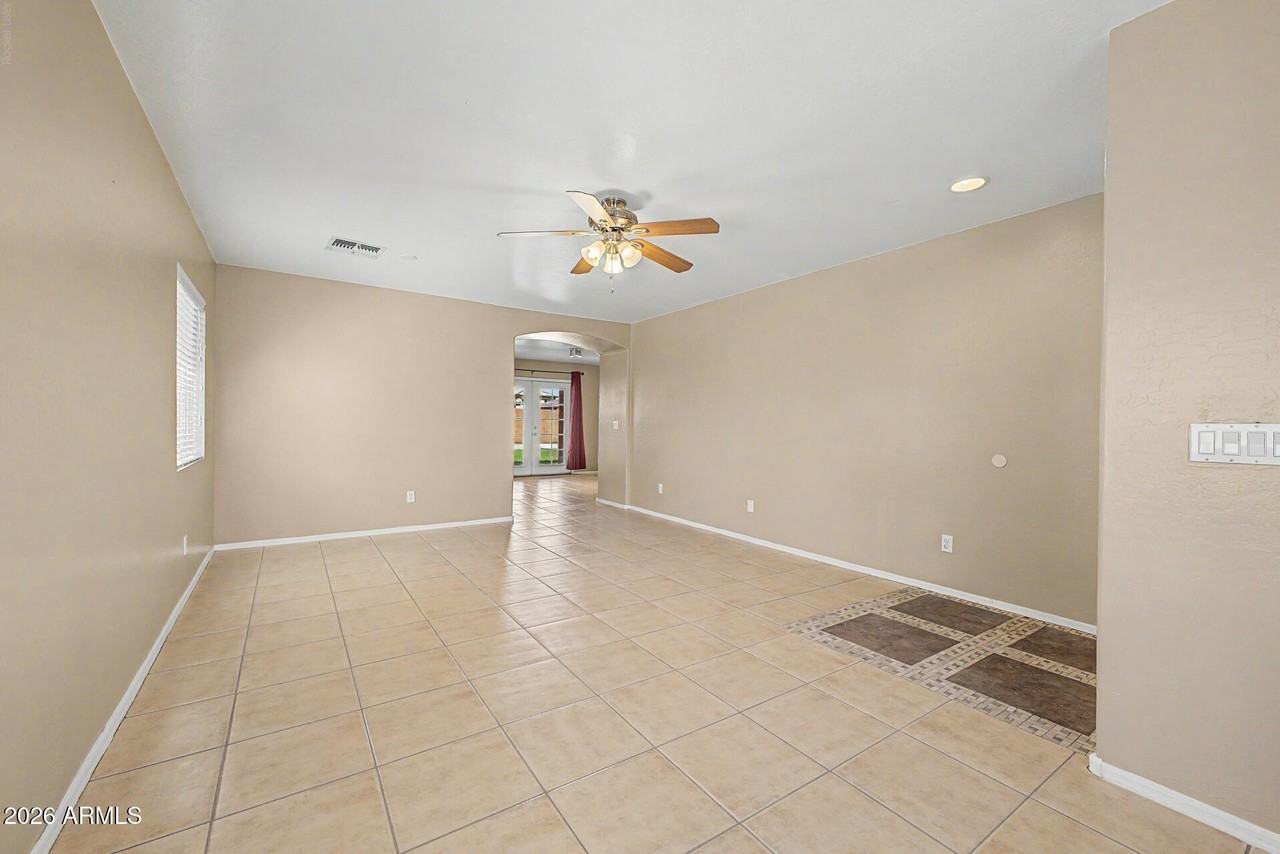 6222 W Wood St - Photo 4 of 18