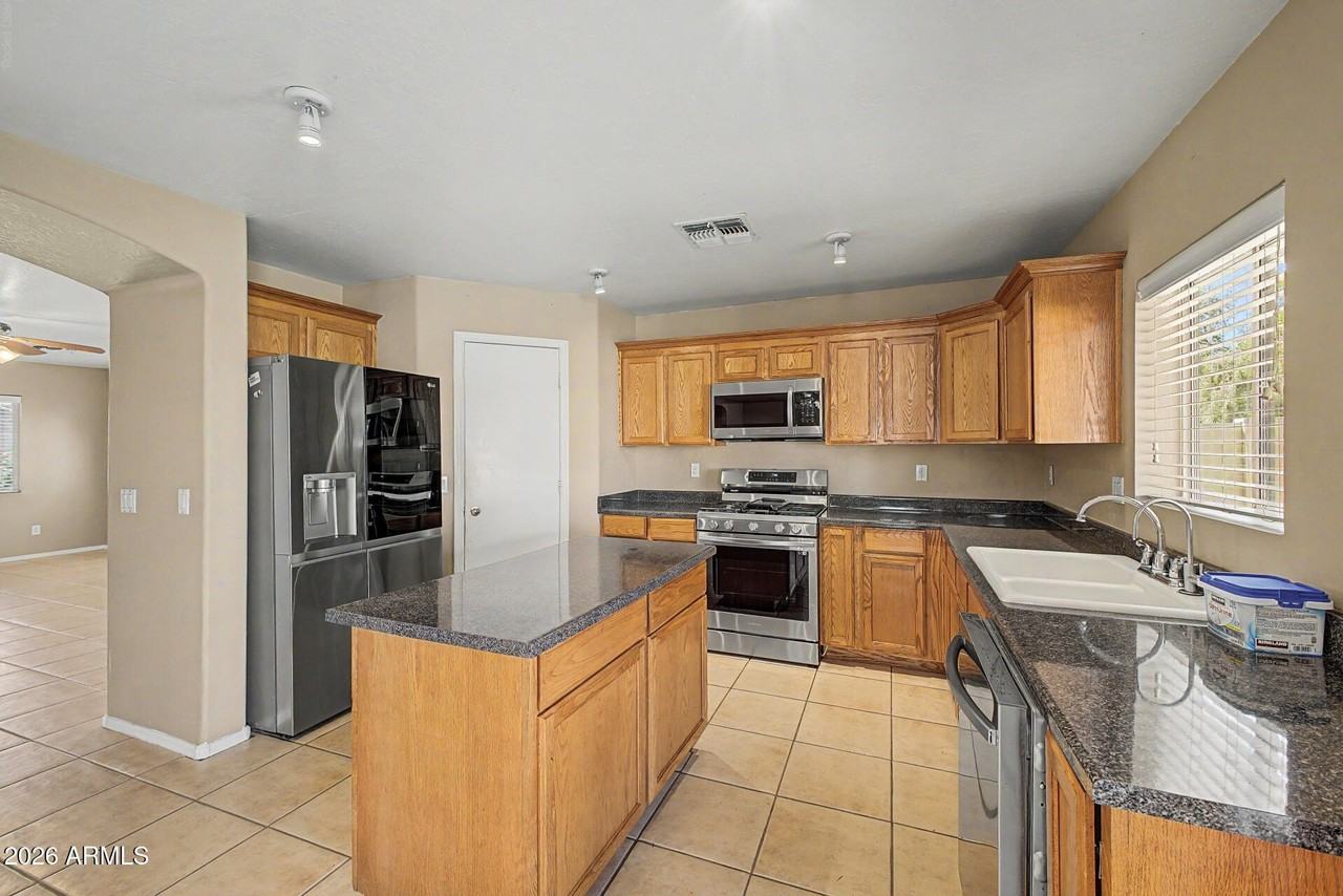 6222 W Wood St - Photo 6 of 18