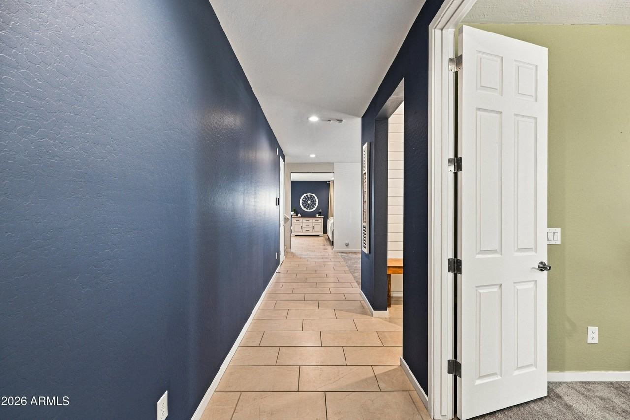 20204 N Wilford Ave - Photo 3 of 30