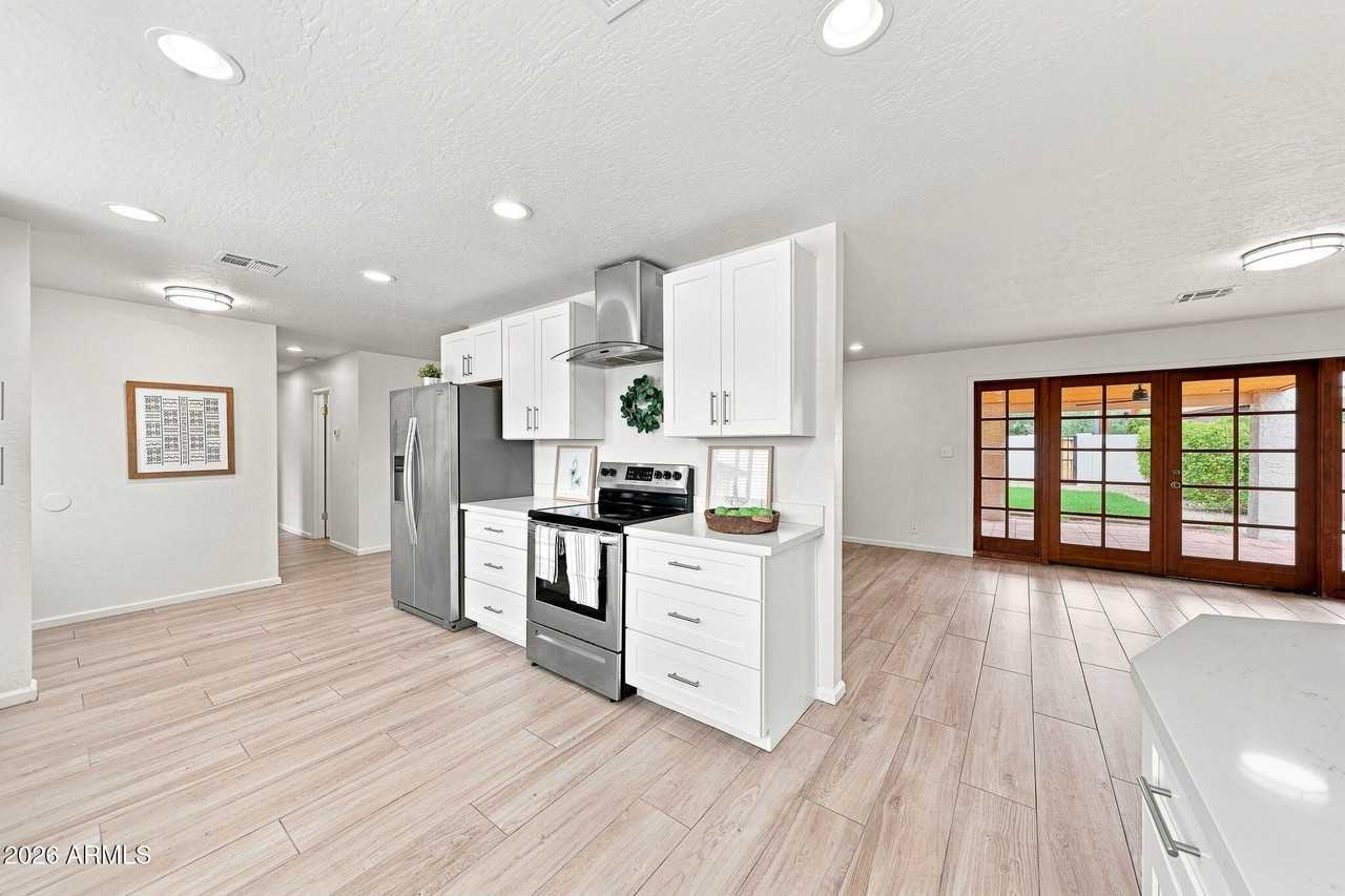 4426 N 85th St - Photo 6 of 36
