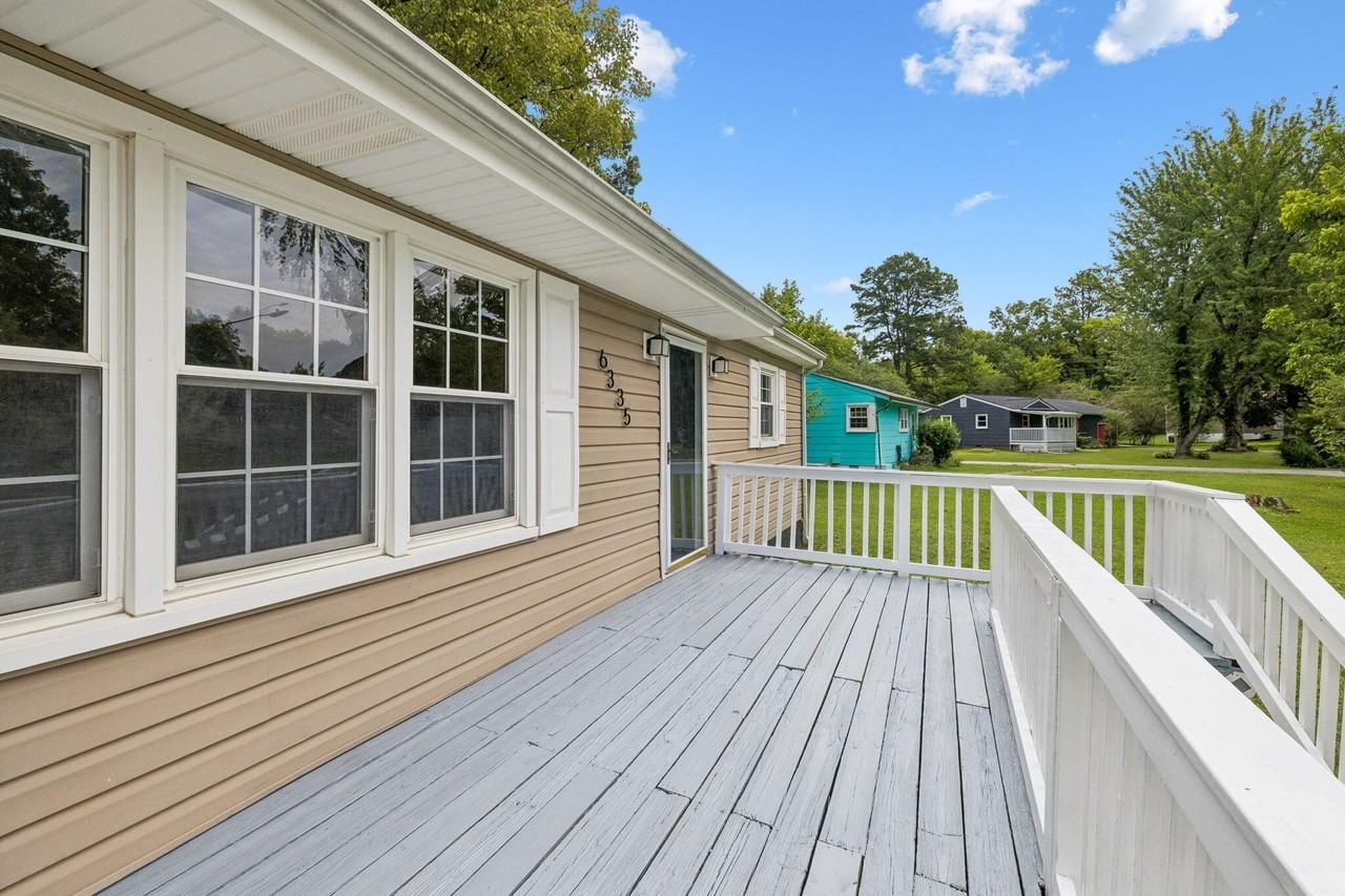 6335 Hansley Dr - Photo 4 of 31