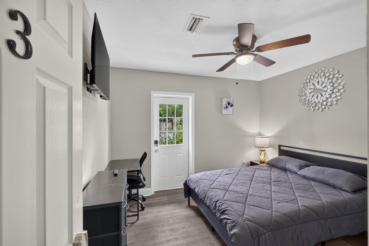 W Farwell Dr - Photo 5 of 16