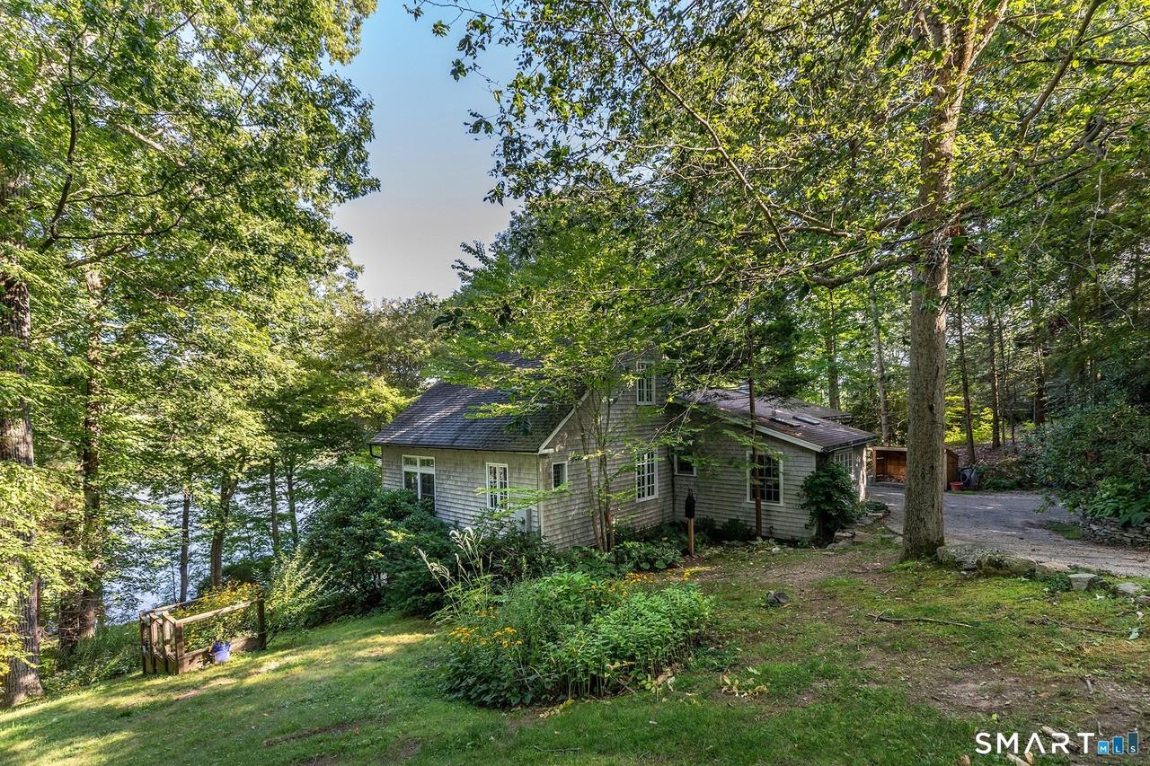 130 Lake Dr - Photo 2 of 32