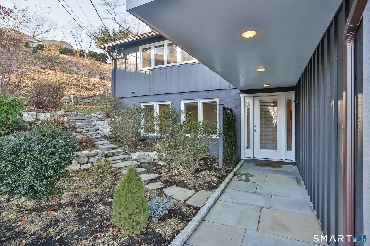 22 Dock Rd - Photo 5 of 30