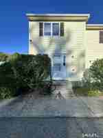 featured image of 21 Gallup St