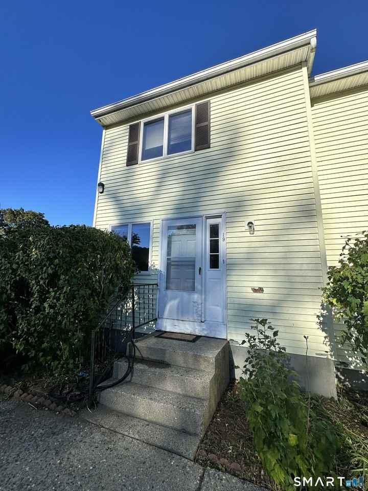 21 Gallup St - Photo 2 of 17