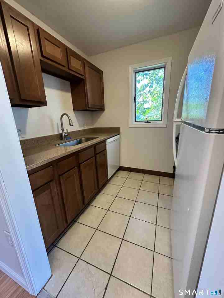 21 Gallup St - Photo 5 of 17