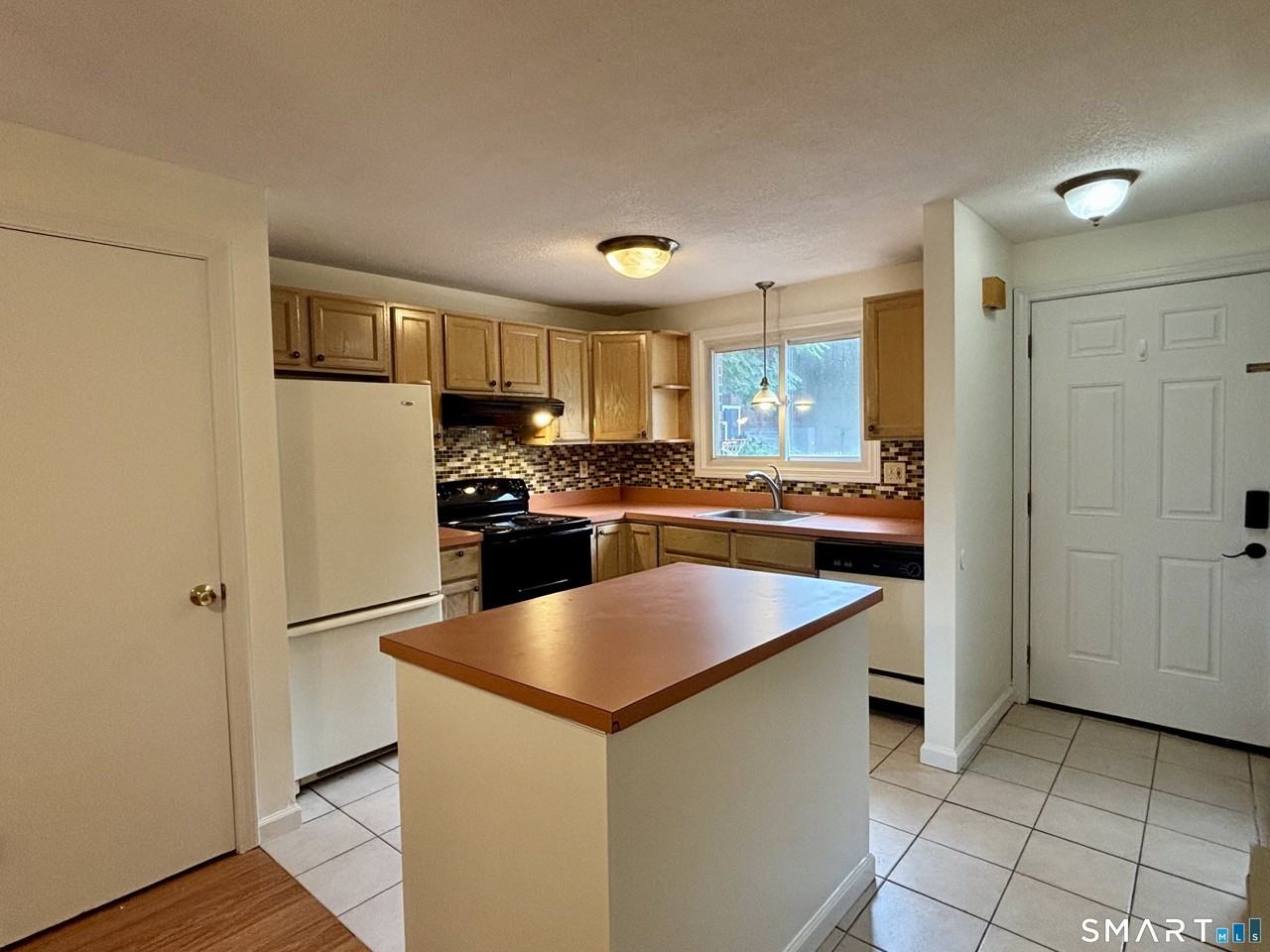 231 Boston Post Rd #31 - Photo 6 of 23