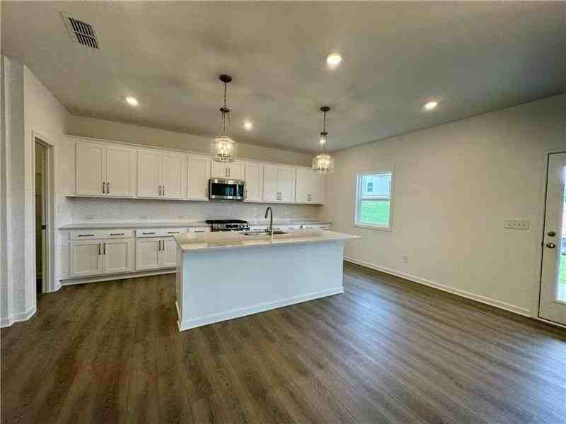5441 Hargrove Way - Photo 4 of 47