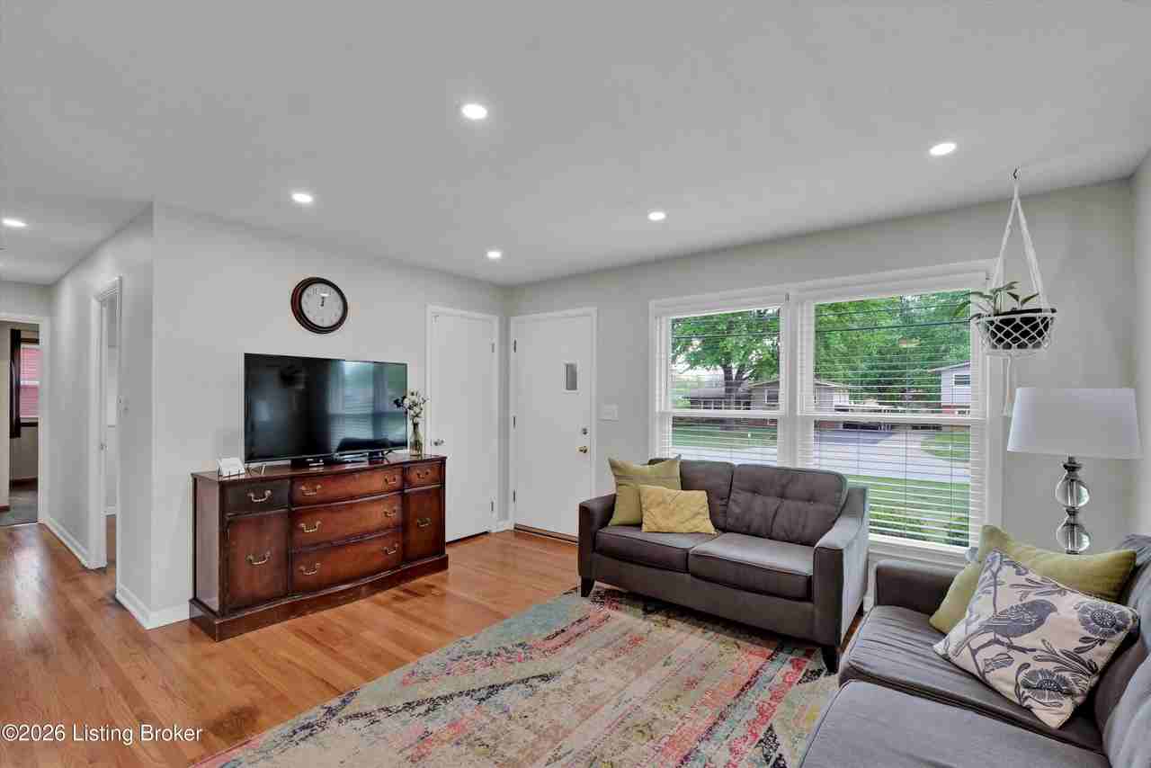 3812 Klondike Ln - Photo 6 of 39