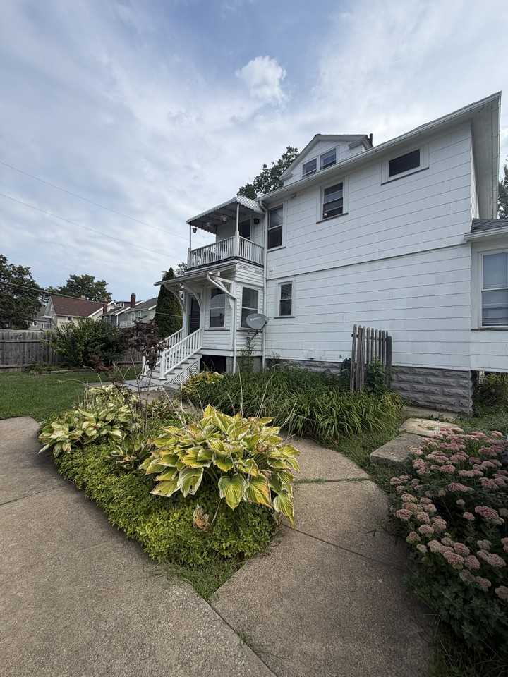 2160 Alger Rd - Photo 2 of 14