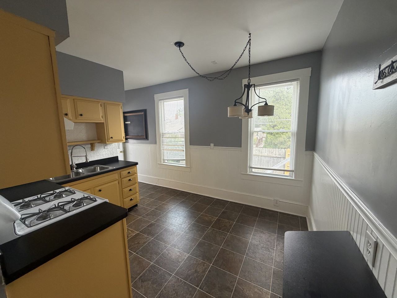 2160 Alger Rd - Photo 3 of 14