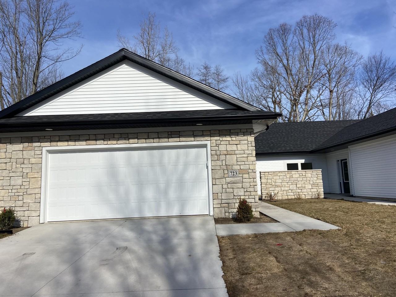 723 Violet Way - Photo 2 of 20