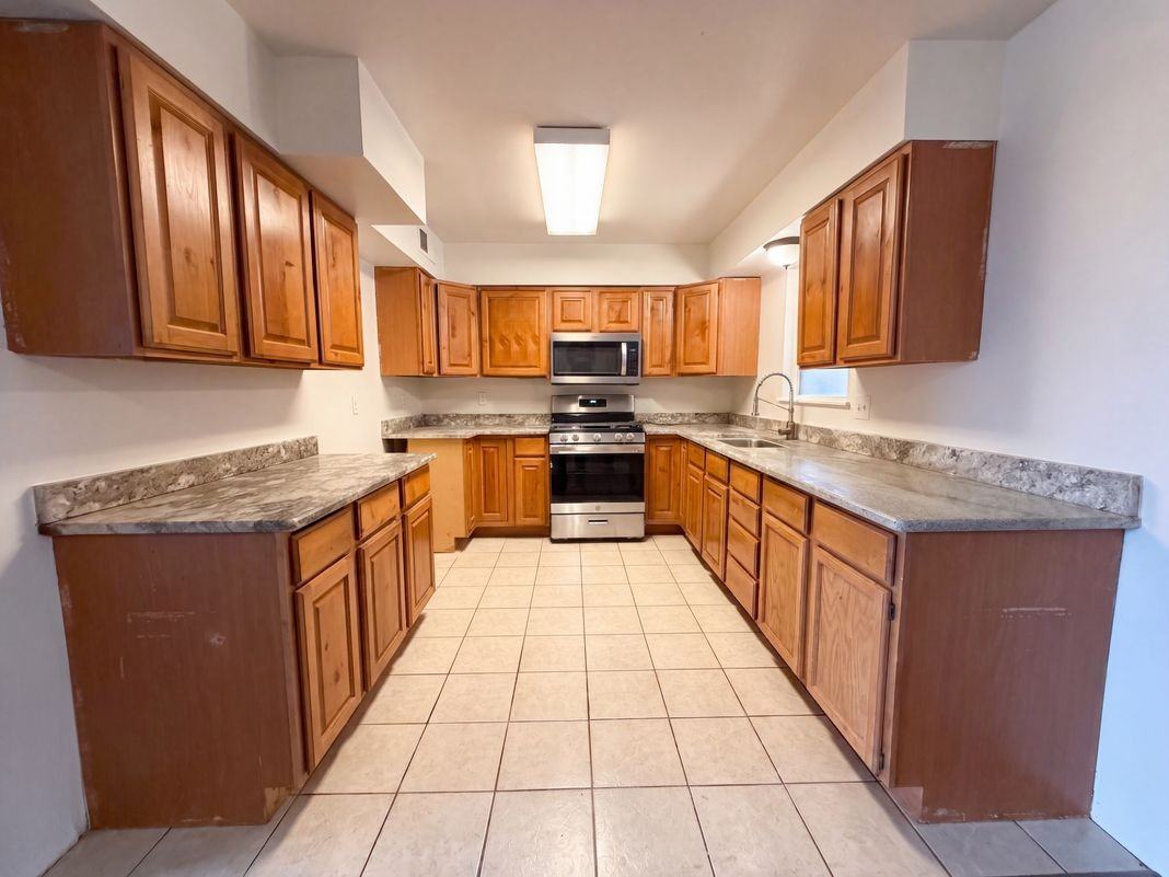 604 Maxine Street Northeast - Photo 3 of 13