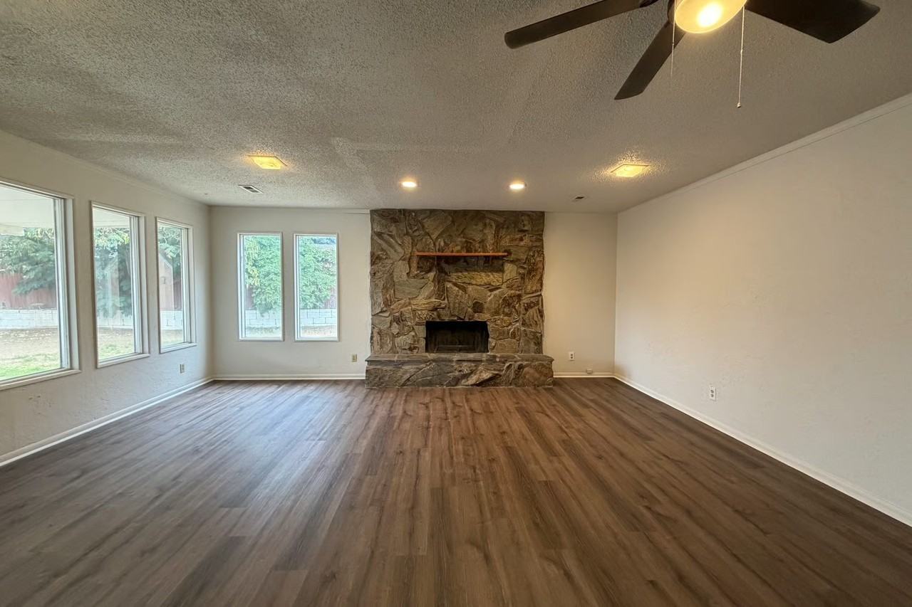 604 Maxine Street Northeast - Photo 5 of 13