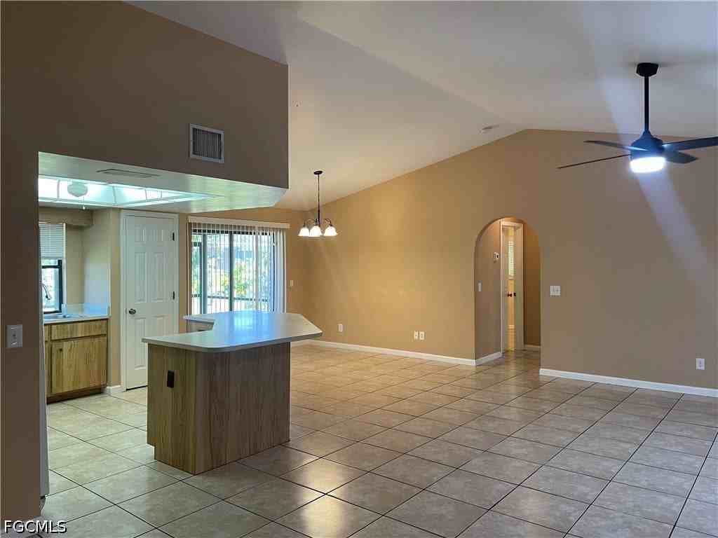 531 Sw 36th St - Photo 2 of 17