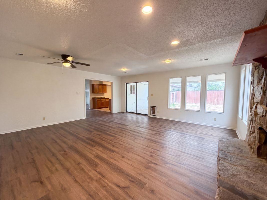 604 Maxine Street Northeast - Photo 6 of 13