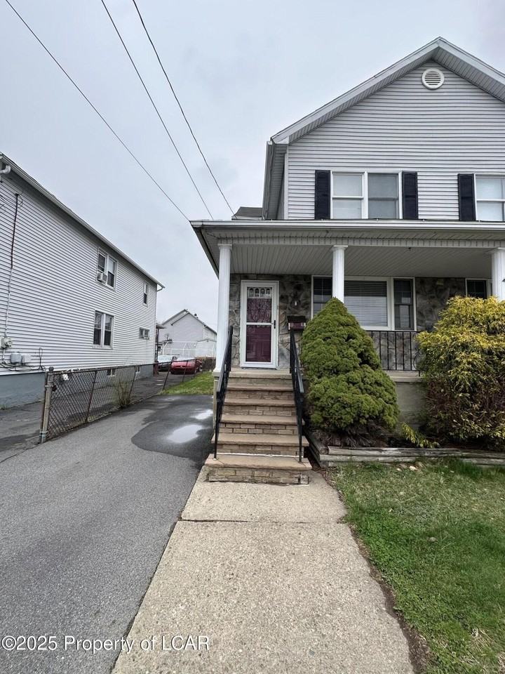 326 Chase St - Photo 2 of 21