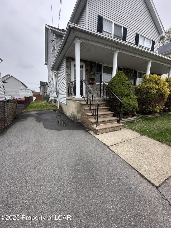 326 Chase St - Photo 3 of 21
