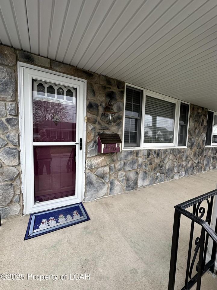 326 Chase St - Photo 4 of 21