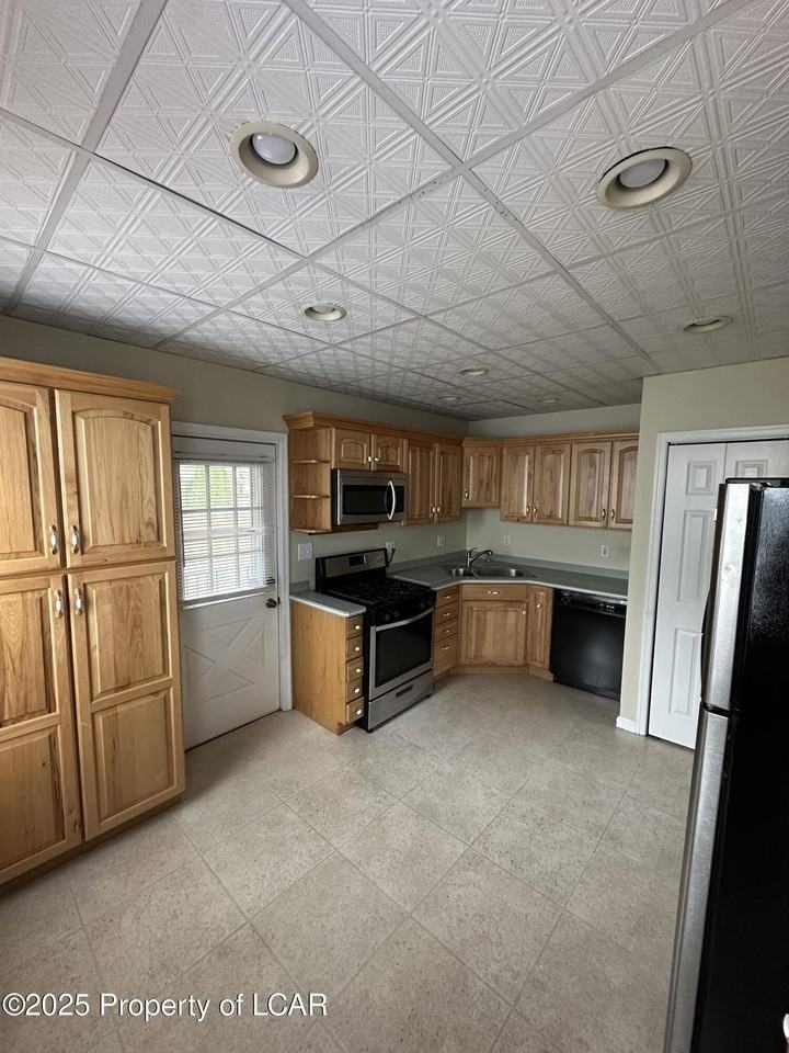 326 Chase St - Photo 5 of 21
