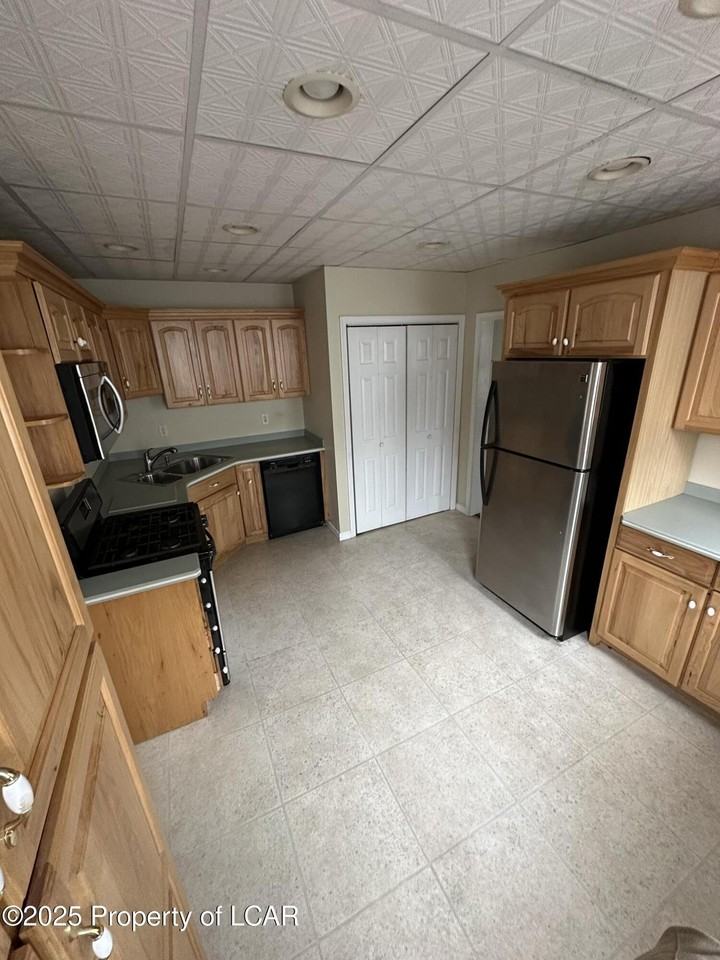 326 Chase St - Photo 7 of 21