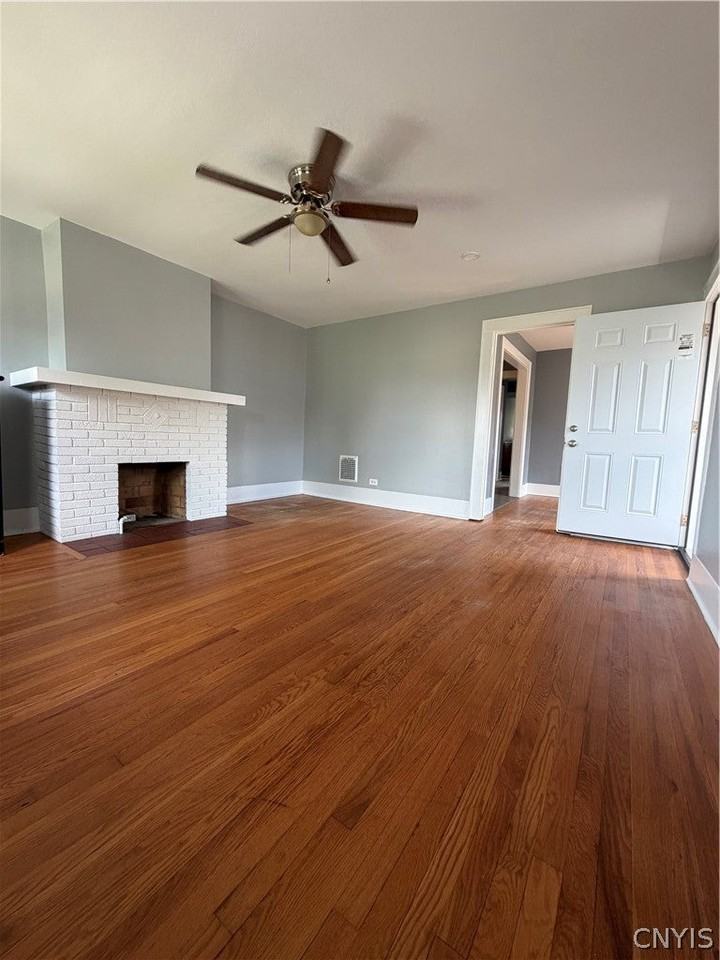 142 Lynwood Ave ## 44 - Photo 5 of 15