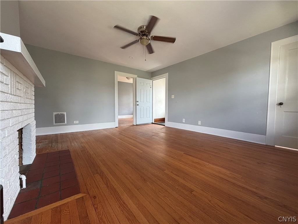 142 Lynwood Ave ## 44 - Photo 6 of 15