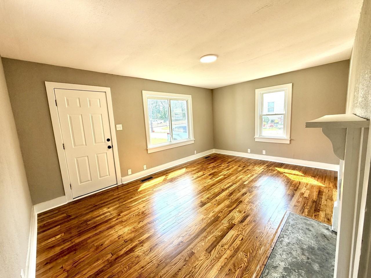 436 Mclean Ave - Photo 2 of 17