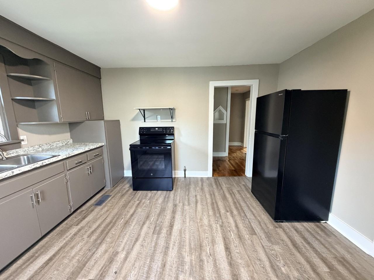436 Mclean Ave - Photo 4 of 17