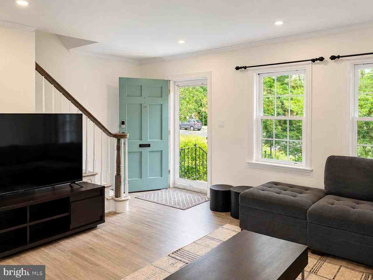 5010 Massachusetts Ave Nw - Photo 5 of 16
