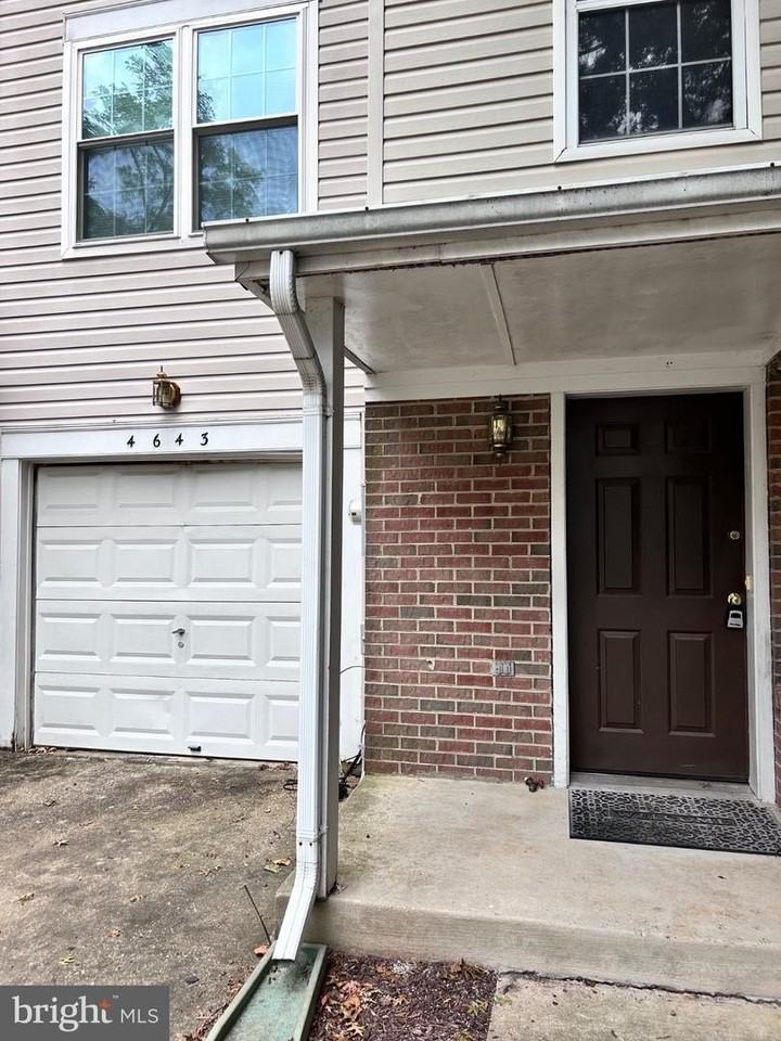 4643 Deepwood Ct - Photo 3 of 50