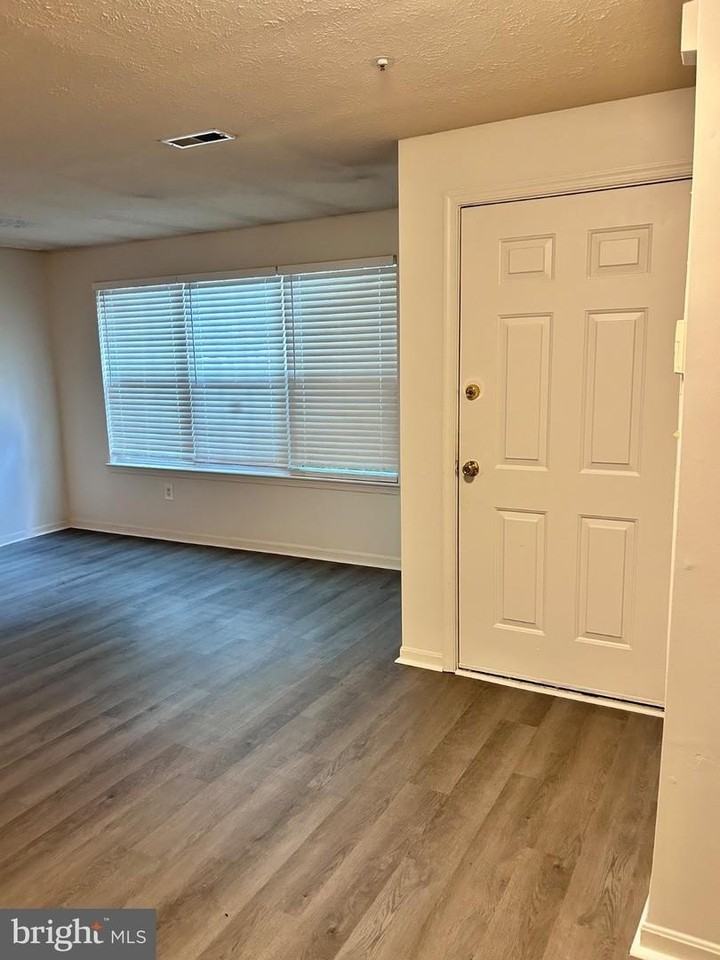4643 Deepwood Ct - Photo 5 of 50