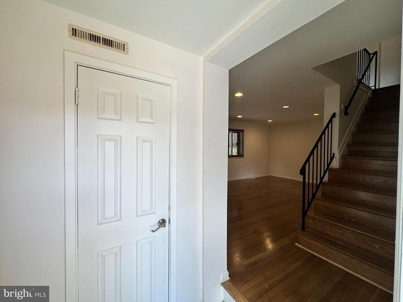 810 Booker Pl - Photo 2 of 23