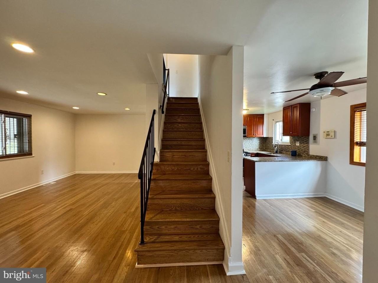 810 Booker Pl - Photo 3 of 23