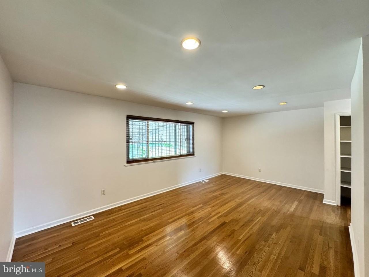 810 Booker Pl - Photo 4 of 23